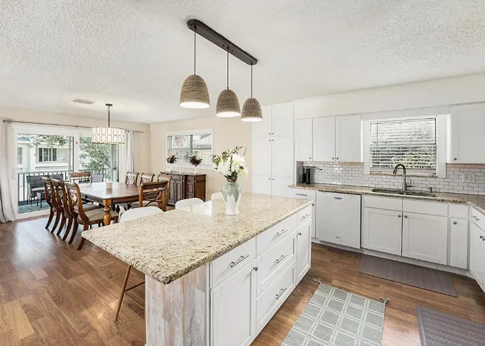 Holiday home Coastal Escape- 4 Minute Walk To The Beach! Clearwater Beach