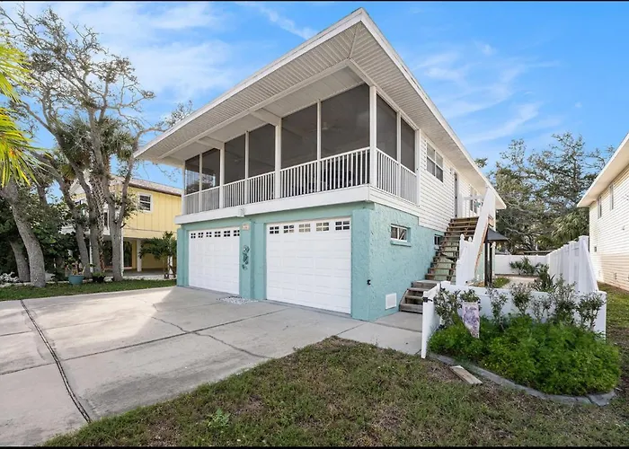 Holiday home Coastal Escape- 4 Minute Walk To The Beach! Clearwater Beach